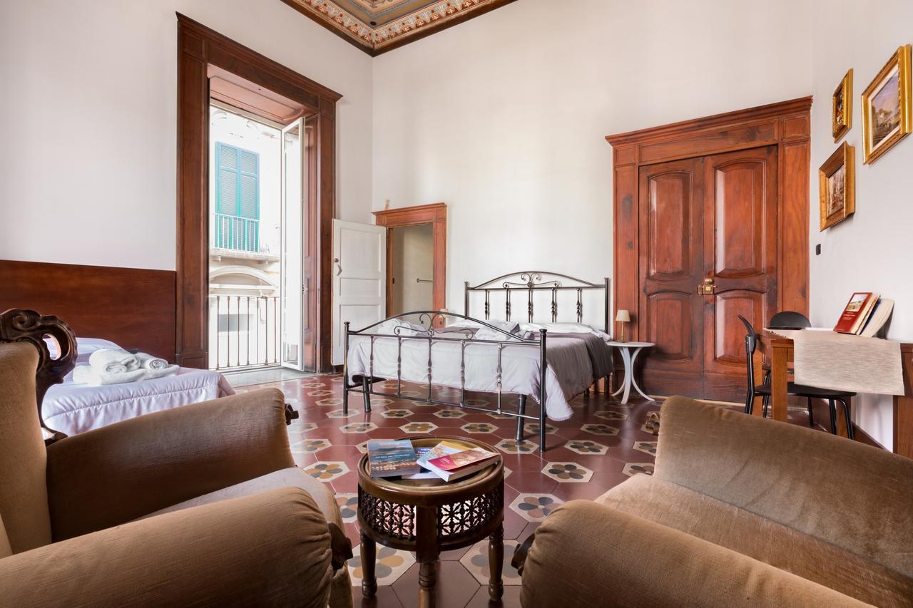 Opera Home Неаполь Екстер'єр фото
