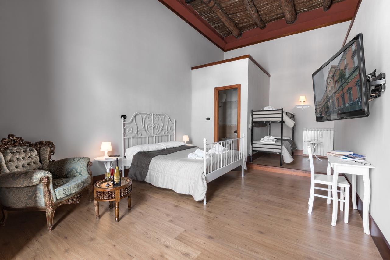 Opera Home Неаполь Екстер'єр фото